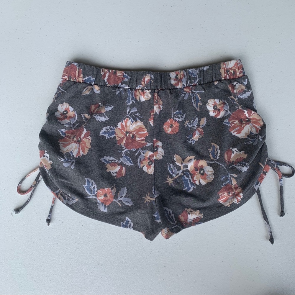 Floral Shorts - Picture 2 of 5
